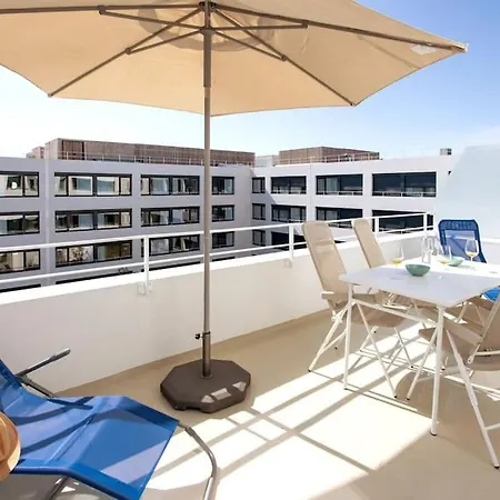 L17 Arenas 3 Balconies/parking, 5mins To The Sea Apartment *