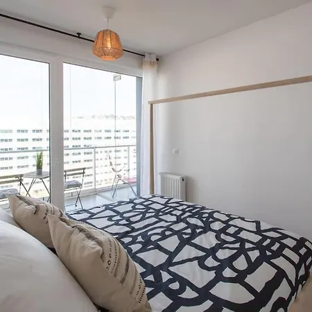 L17 Arenas 3 Balconies/parking, 5mins To The Sea Apartment