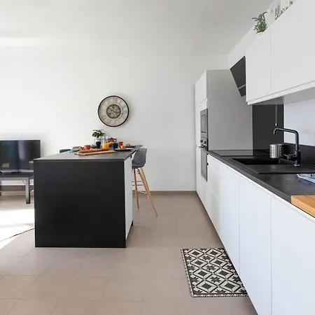 Apartment L17 Arenas 3 Balconies/parking, 5mins To The Sea Nice