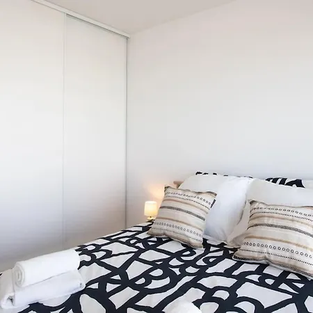 L17 Arenas 3 Balconies/parking, 5mins To The Sea Apartment *