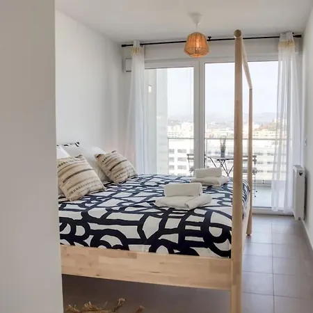 L17 Arenas 3 Balconies/parking, 5mins To The Sea * Nice