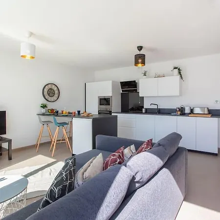 L17 Arenas 3 Balconies/parking, 5mins To The Sea * Nice