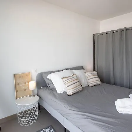 L17 Arenas 3 Balconies/parking, 5mins To The Sea