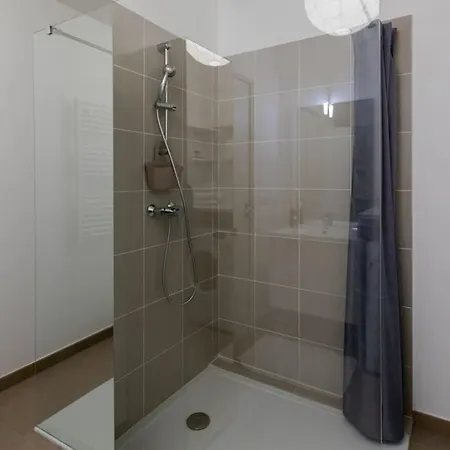 شقة L17 Arenas 3 Balconies/parking, 5mins To The Sea